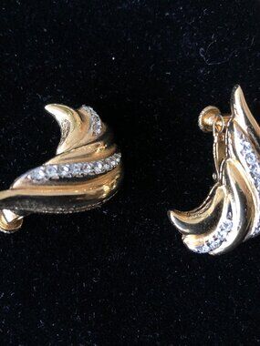 Vintage Puccini goldtone clip-on screwback earrings - Pristine